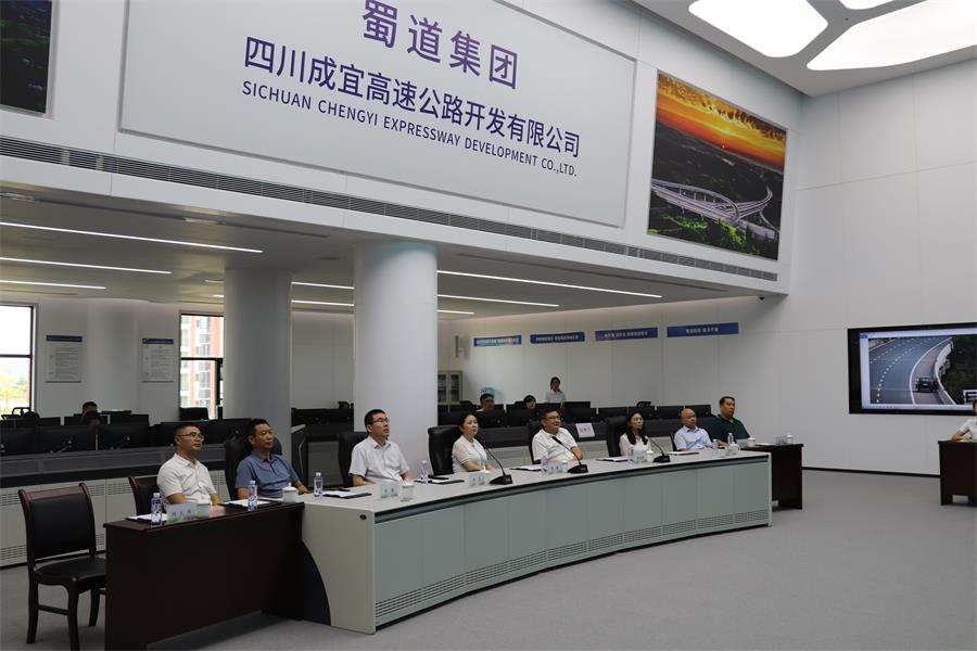 省紀委監委駐蜀道集團紀檢監察組組長、蜀道集團黨委委員、紀委書記張毅一行調研成宜智慧高速.JPG