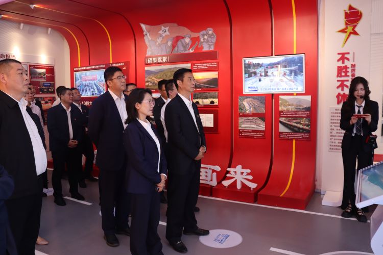 4.四新一高參觀圖片.jpg