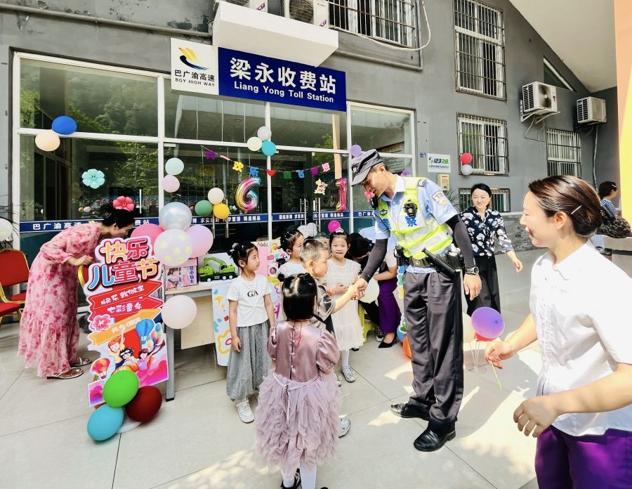 “情滿六一，一路童行”主題愛心活動.jpg