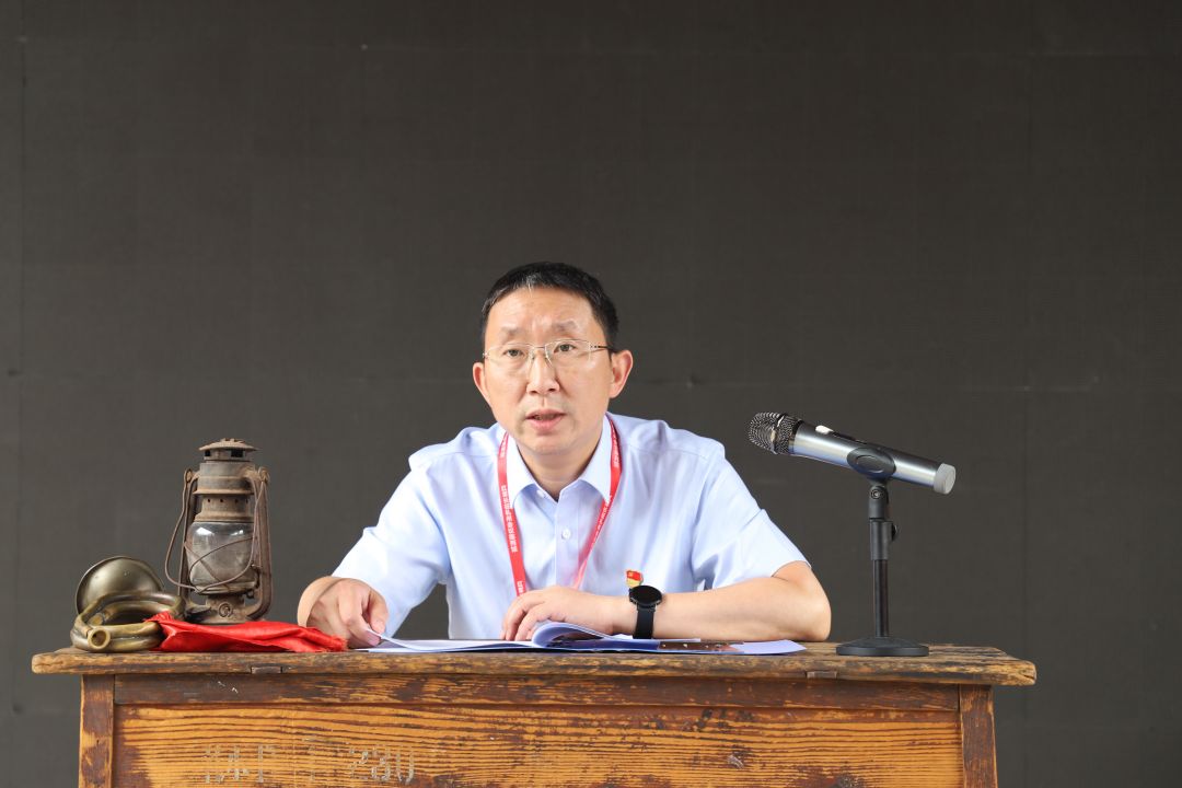 趙總講黨課單人照.jpg